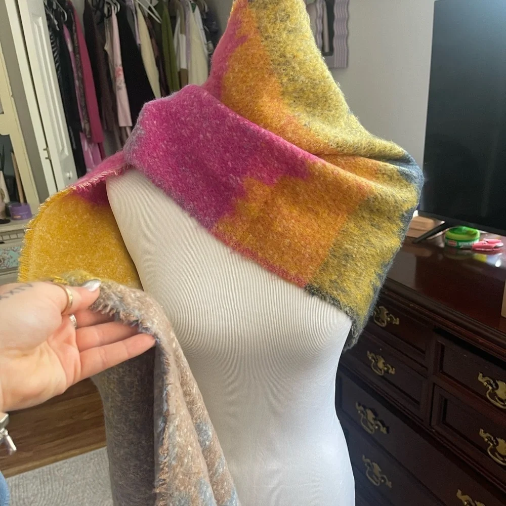 Chloe & Lex oversized scarf/mini throw